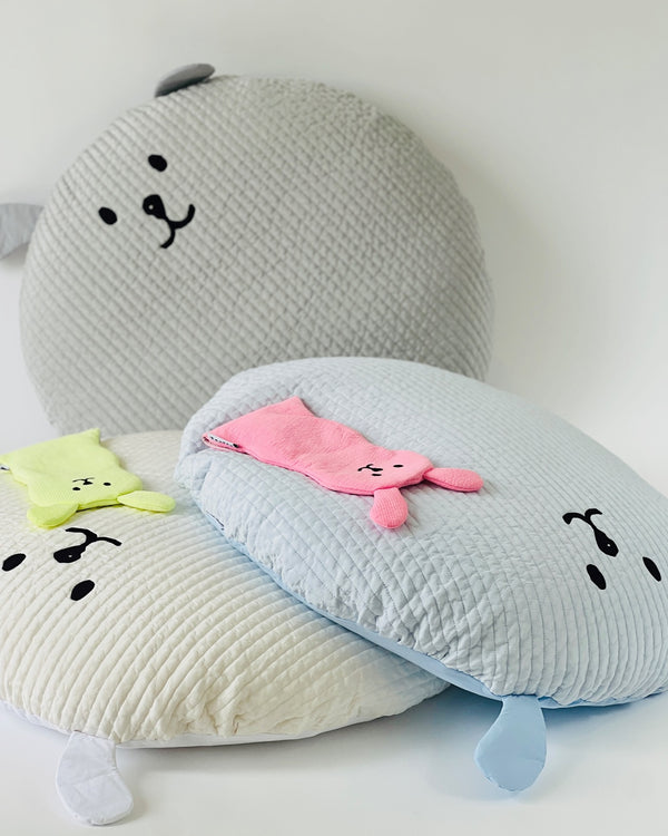 HugMe Rayon Quilted Cushion