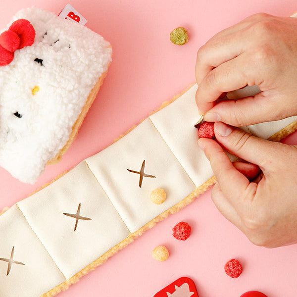 [PRE ORDER] Hello Kitty Roll Cake Nosework Toy