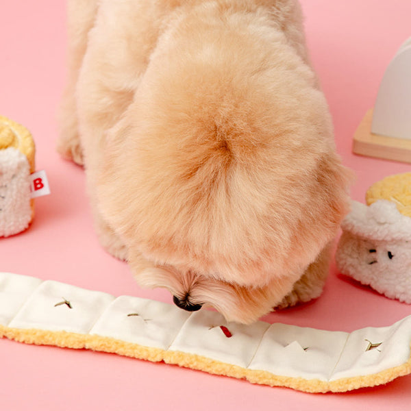 [PRE ORDER] Hello Kitty Roll Cake Nosework Toy