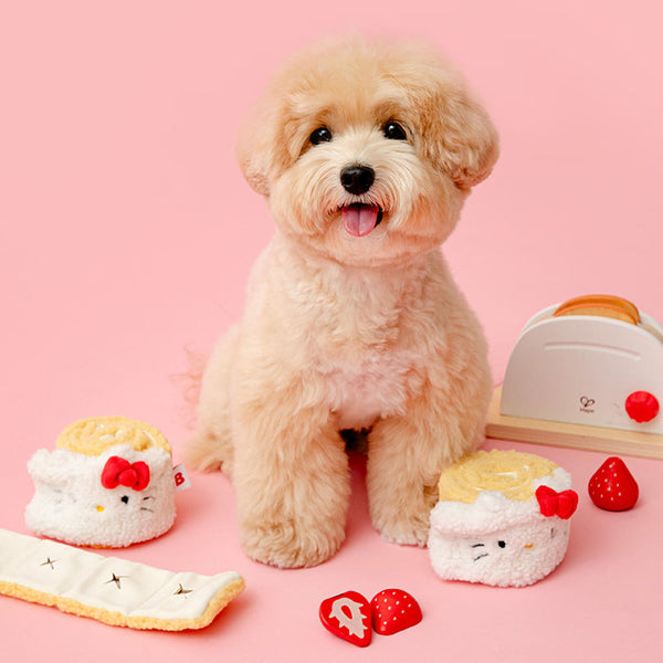 [PRE ORDER] Hello Kitty Roll Cake Nosework Toy