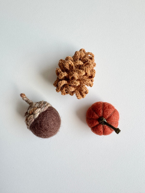 [PRE ORDER] Pine Cone 3 Set Cat Toy
