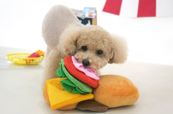 Peanuts Hamburger Nosework Toy