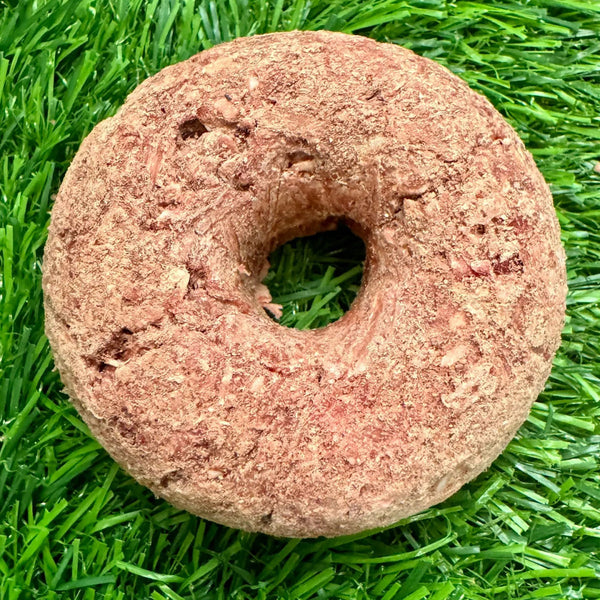 FREEZE-DRIED DUCK & DRAGON FRUIT DONUT TREAT
